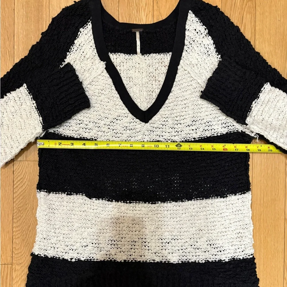 Free People Stripe Songbird Pullover V-Neck Boucle Knit Sweater Black White Sz S